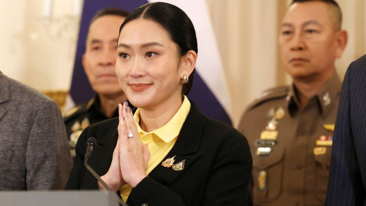 En un sorpresivo fallo, un tribunal tailandés ha destituido a la primera ministra Paetongtarn Shinawatra de su cargo.