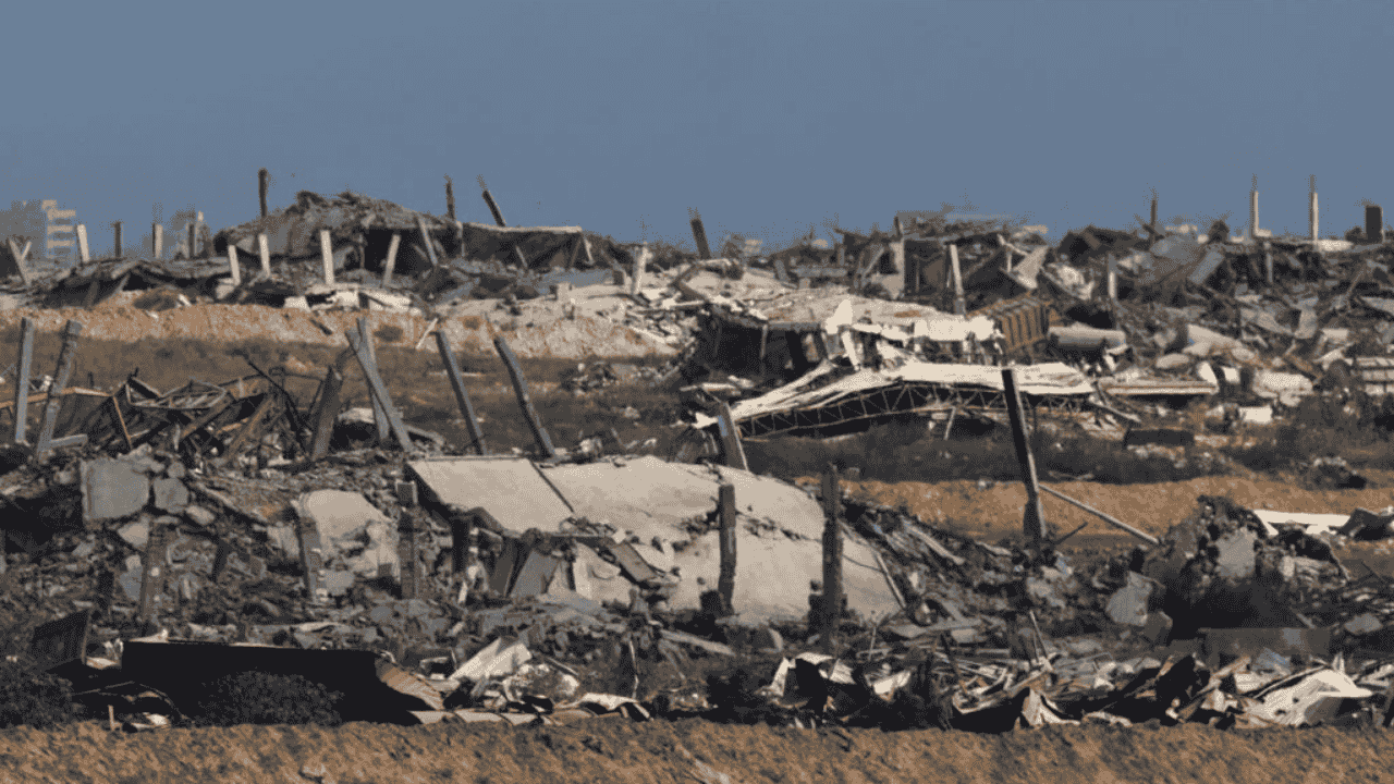 Un nuevo ataque de Israel en Gaza ha dejado al menos 20 muertos tras impactar dos veces un hospital en la zona.