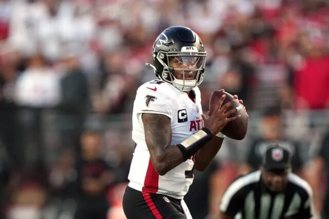 1761542620_El-mariscal-de-campo-de-los-Falcons-Michael-Penix-Jr.jpg