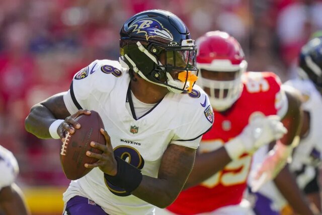1761605956_Con-Lamar-Jackson-de-los-Ravens-fuera-contra-los-Bears.jpg