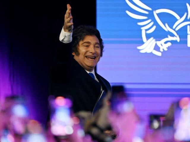 Activos-argentinos-celebran-la-victoria-electoral-del-partido-Milei-con.jpg