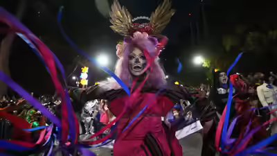 Caminatas-colectivas-LGBTQ-en-la-marcha-de-las-Catrinas-de.jpg