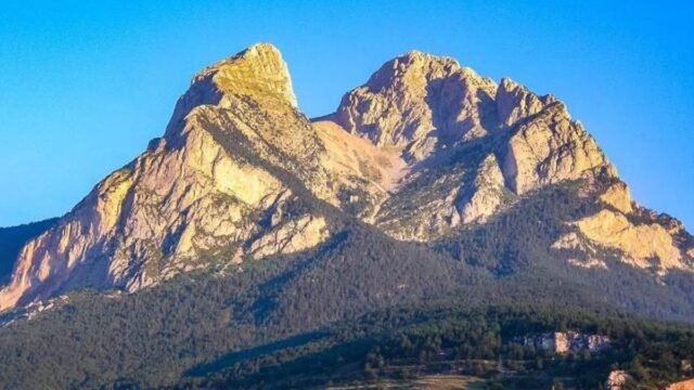 El-Pedraforca-la-montana-y-la-ruta-mas-iconica-del.jpg