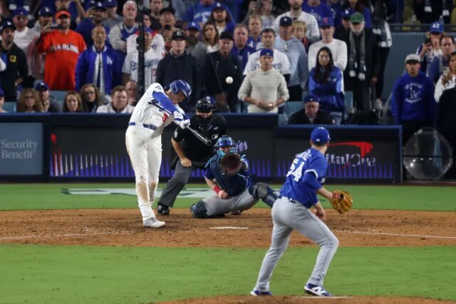 Freeman-y-los-Dodgers-ganan-el-tercer-juego-contra-Toronto.jpg