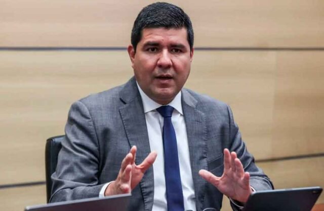 Gerardo-Lopez-Gonzales-asume-el-Viceministerio-de-Economia.jpg