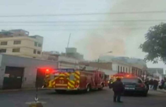 Incendio-en-el-Centro-de-Lima-moviliza-a-diez-unidades.jpg