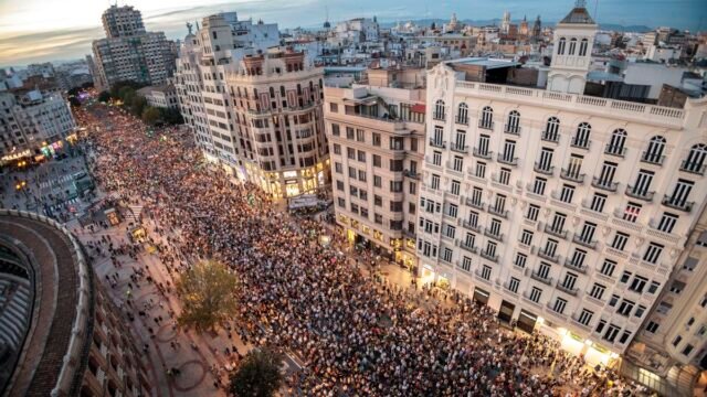 La-manifestacion-contra-la-gestion-de-la-dana-un-ano.jpg
