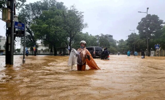 Lluvias-record-provocan-inundaciones-en-Vietnam-y-sumergen-una-ciudad.jpg