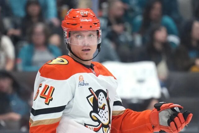 Los-Ducks-encuentran-el-exito-en-la-carretera-mientras-Lightning.jpg