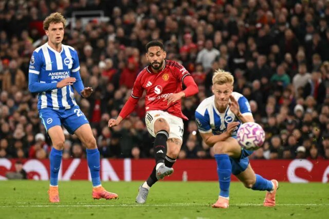 Mbeumo-y-Man-United-derrotan-al-Brighton-y-logran-su.jpg