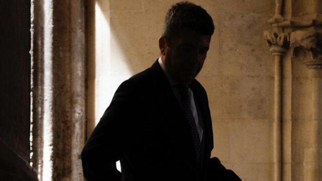 Militantes-de-Arran-vandalizan-la-sede-del-PP-de-Valencia.jpg