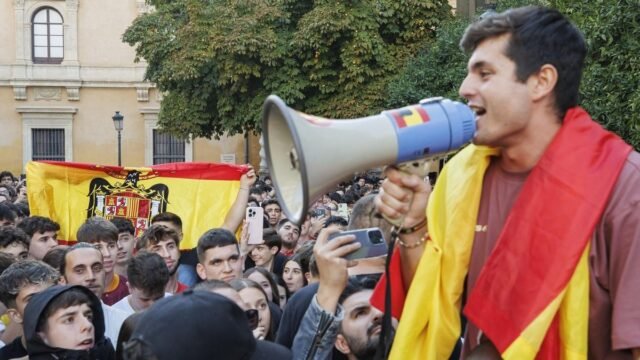 Mordiendo-el-anzuelo-de-Vito-Quiles.jpg