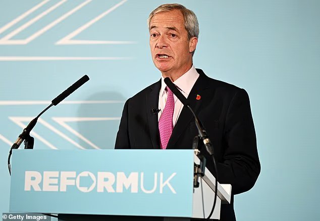 Nigel-Farage-defiende-al-diputado-reformista-que-se-quejo-de.jpg