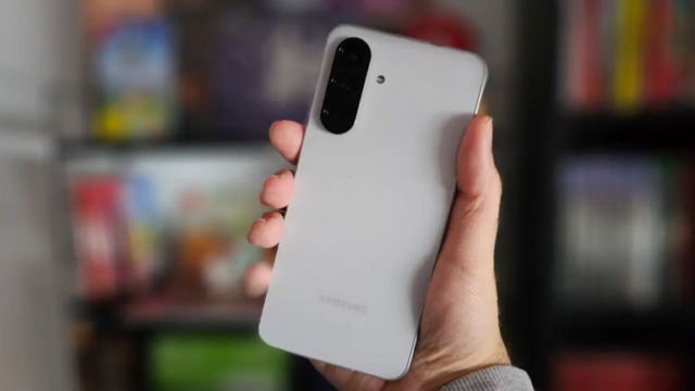 Samsung-trae-un-smartphone-con-potencia-y-bateria-que-no.png