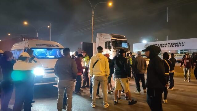 Sicarios-asesinan-a-conductor-en-el-Callao-y-transportistas-bloquean.jpg