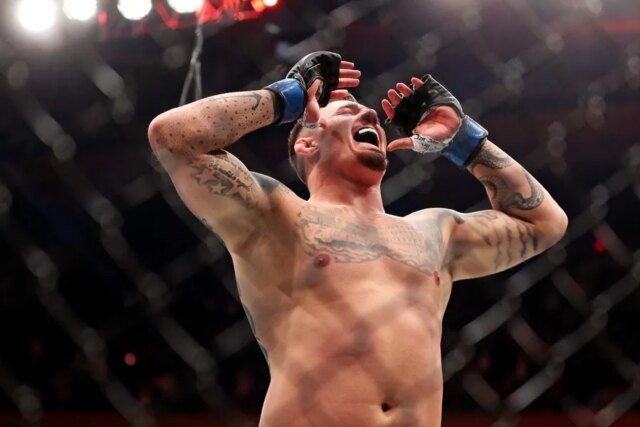 Tom-Aspinall-intenta-desconectarse-del-ruido-al-ingresar-a-UFC.jpg