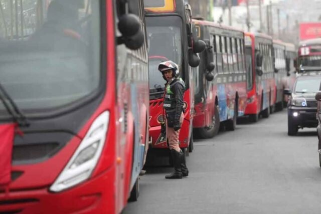 Transportistas-anuncian-paro-simbolico-tras-asesinato-de-chofer-en-Lima.jpg