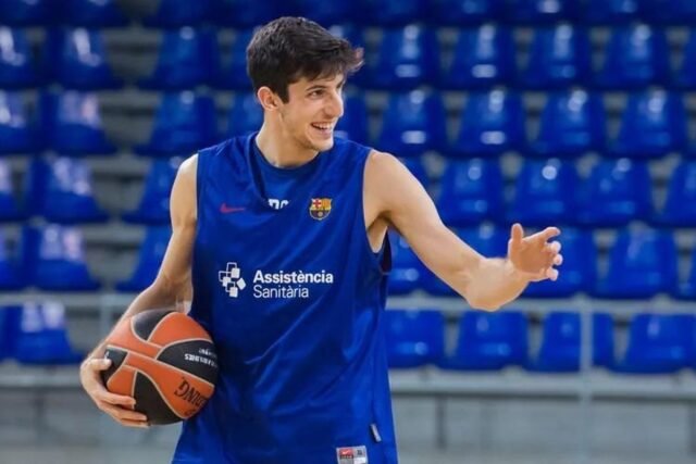 Un-‘ex-del-Barca-llega-al-Palau-en-su-momento.jpg