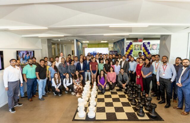 Viswanathan-Anand-inaugura-el-Centro-de-Experiencia-de-la-Liga.jpg