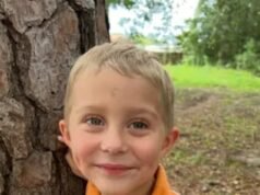 El devastador tributo de una madre después de que su dulce hijo, de 5 años, fuera atropellado y asesinado por su propia abuela “borracha” mientras esperaba el autobús.