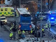 Varias personas mueren al estrellarse un autobús contra una parada de autobús en Suecia; el conductor es detenido