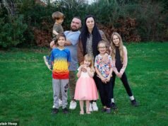 Esta familia de siete characters recibe ₤ 1 900 al mes en asistencia social, y podría recibir ₤ 10 000 más al año si se levanta el límite de dos hijos … Entonces, ¿ cómo deberíamos equilibrar sus necesidades disadvantage los derechos de los contribuyentes que trabajan duro?