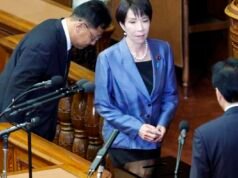 Dos horas para dormir y una reunión a las tres de la madrugada: debate en Japón por los horarios de la primera ministra