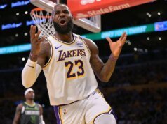 LeBron James, preparándose para regresar, practica con el equipo de la G League