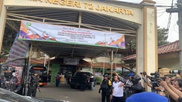 690dd22c44c62-situasi-di-sma-72-jakarta-lokasi-ledakan_663_372.jpeg