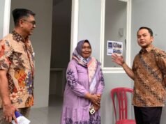 Para mejorar el bienestar de los residentes pobres en Surakarta, el SMF desembolsa 2.960 millones de IDR para construir viviendas habitables
