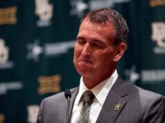 Baylor AD Mack Rhoades se despide y también se retira como presidente de la CFP
