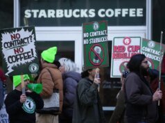 Los trabajadores sindicalizados de Starbucks inician una huelga “indefinida” en EE.UU.