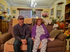 Rita (65), de Sint-Maria-Horebeke, sobrevive al intento de parricidio de su hijo drogadicto: “’¿¡Sigues viva!?’ gritó”