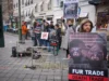 Decenas de manifestantes se manifiestan contra la venta de pieles a Dior y Louis Vuitton en Bruselas: “Algunos animales son desollados vivos”