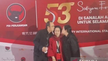 1768158800_6963a4e26ac5a-ketua-umum-dpp-pdip-megawati-soekarnoputri-tengah_375_211.jpg
